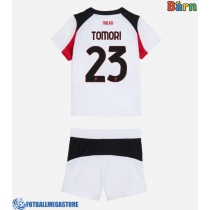 Fotballdrakt Barn AC Milan Fikayo Tomori #23 Bortedraktsett 2025-26 Kortermet (+ Korte bukser)